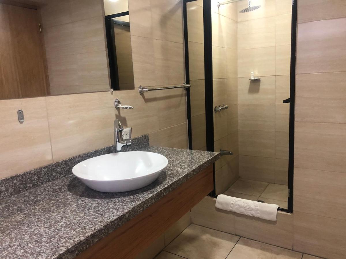 Hotel Ambassador Кито Экстерьер фото