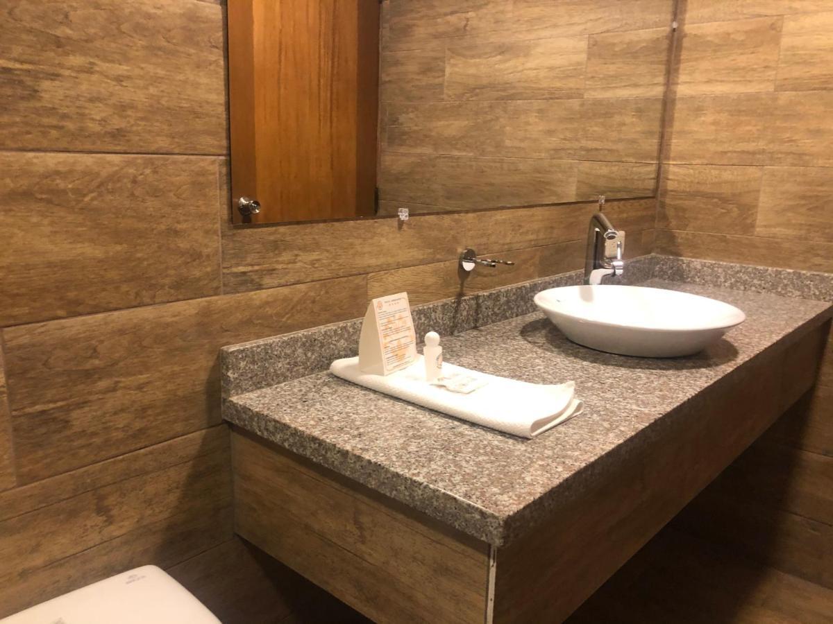 Hotel Ambassador Кито Экстерьер фото