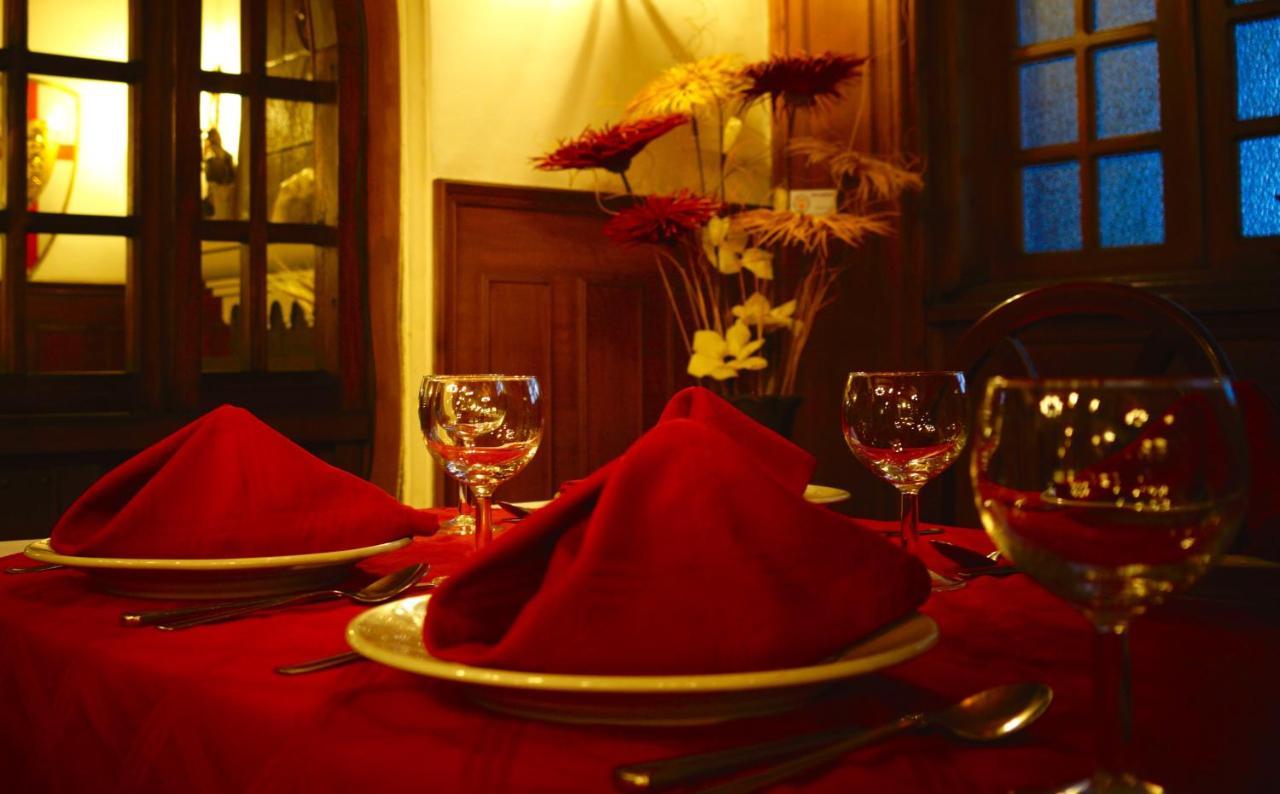 Hotel Ambassador Кито Экстерьер фото