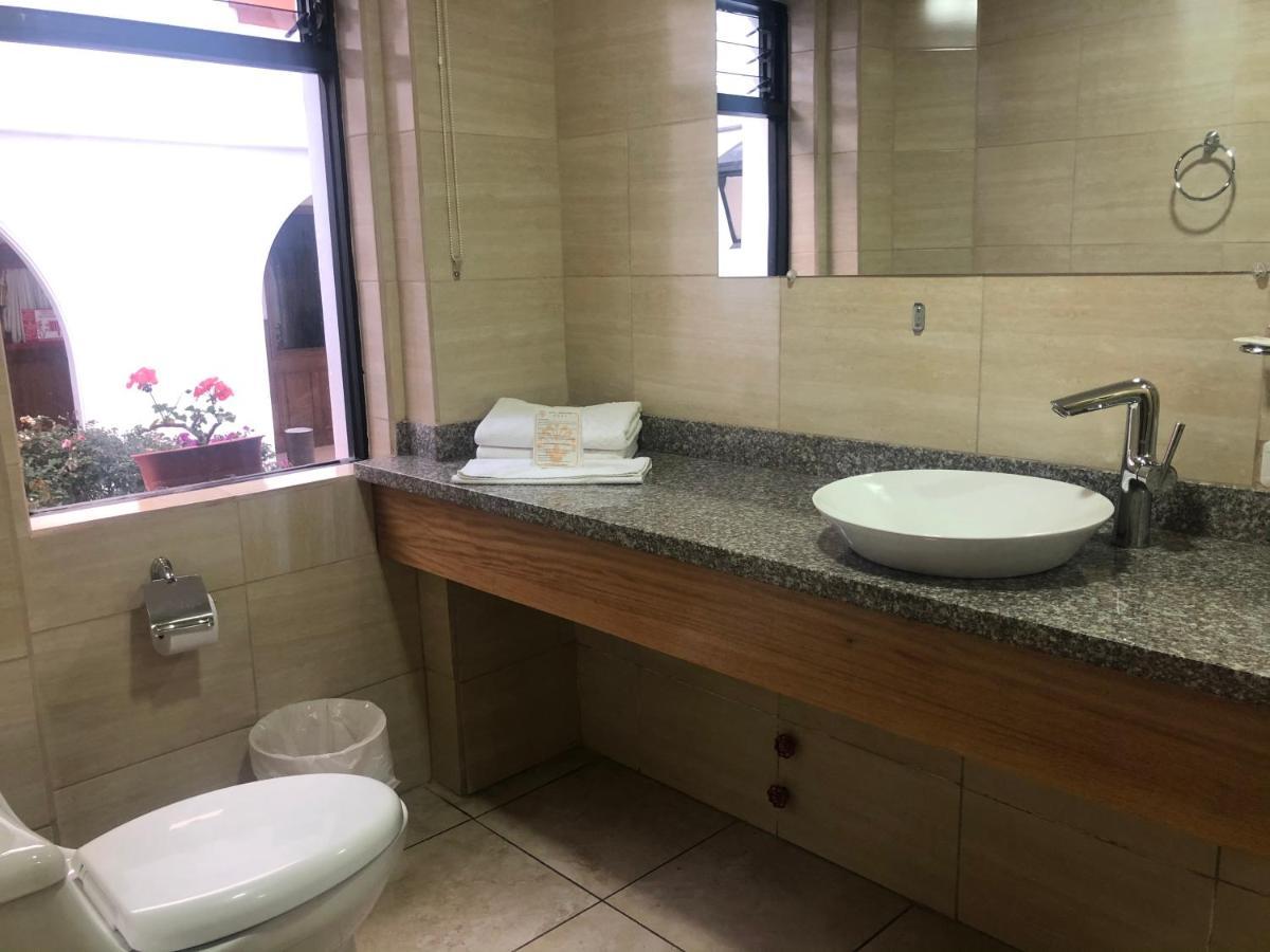 Hotel Ambassador Кито Экстерьер фото